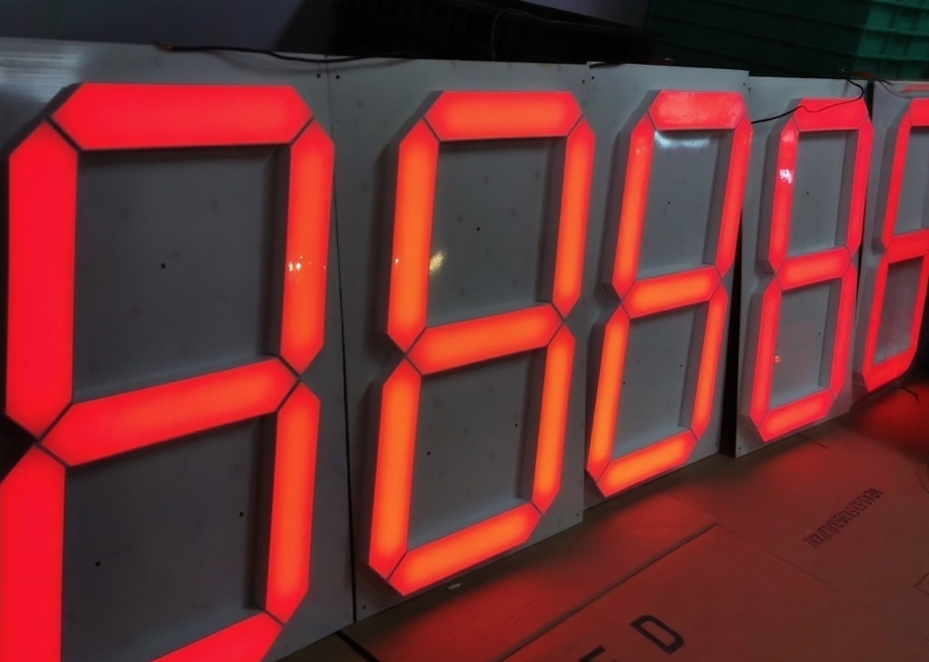 outdoor LED segment display for automatic monitoring systems