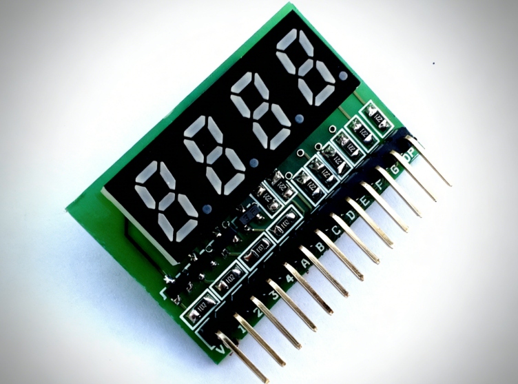 简化多路复用以驱动多位共阳极显示器
