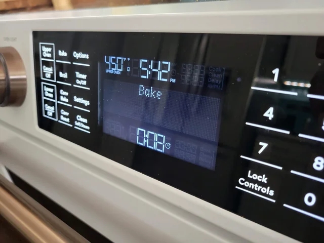 Elevate your brand with LIGHTBO’s premium, custom white LED display solutions