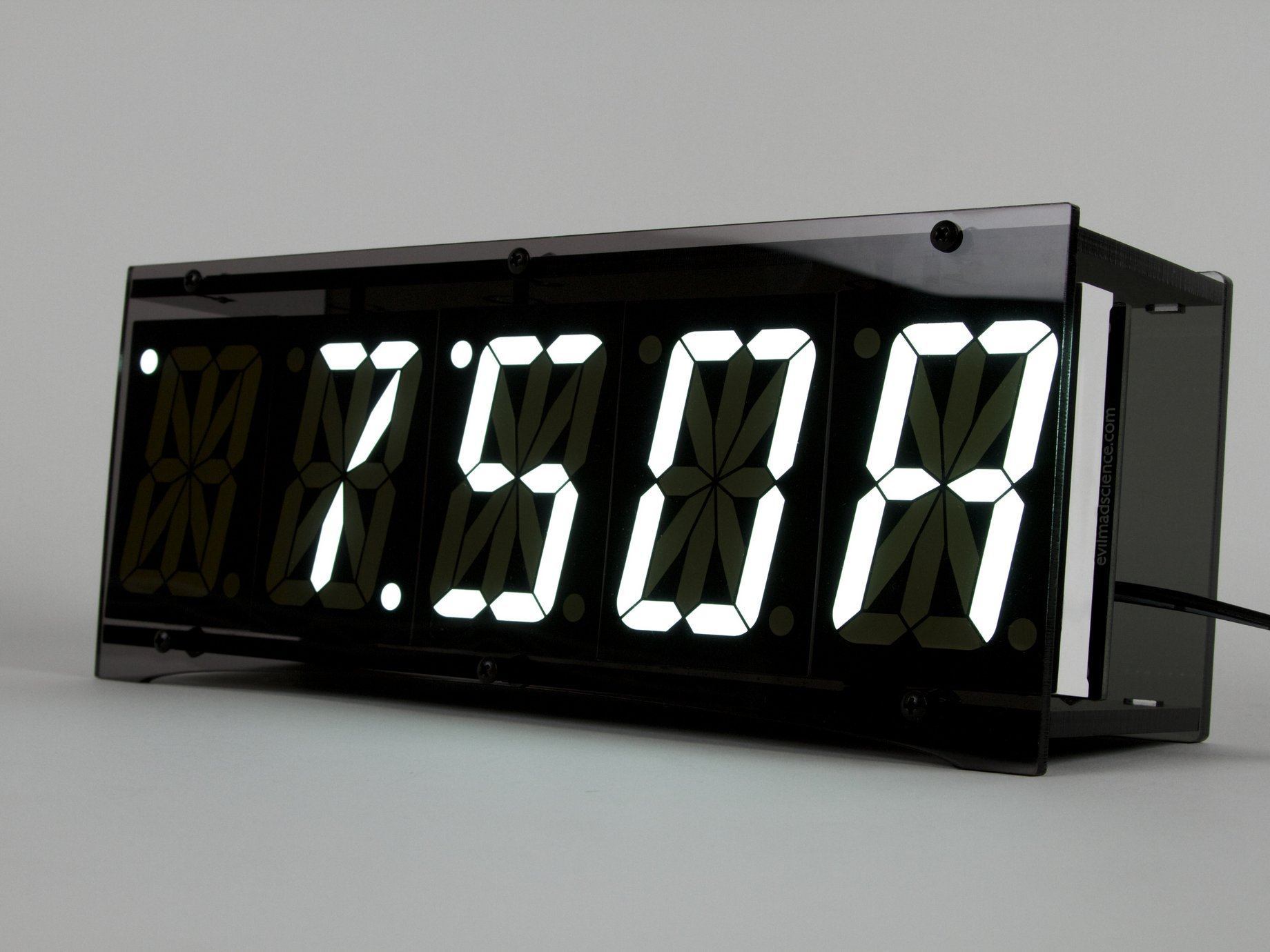 High-contrast alphanumeric displays for industrial power monitoring