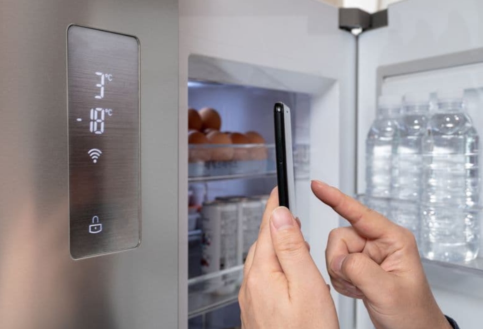 Refrigerator controls with 3-digit white or green temperature display