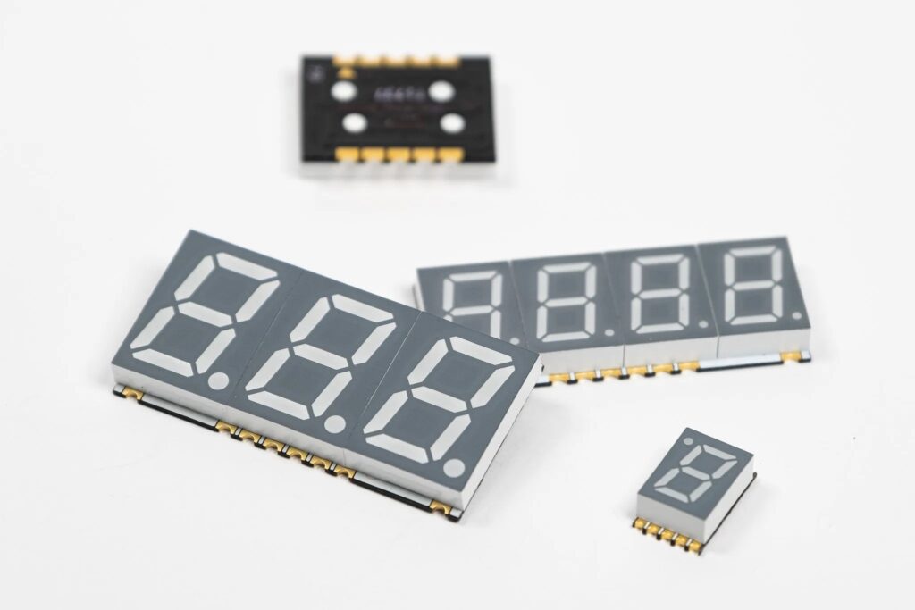 Common cathode LED display with flexible PCB pin routing